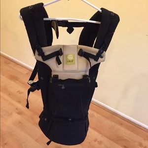 LílléBaby Complete All Seasons Carrier - Black/Tan